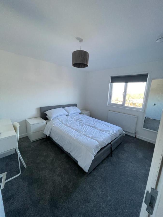 Double Room With Private Bathroom In Basingstoke Exterior foto